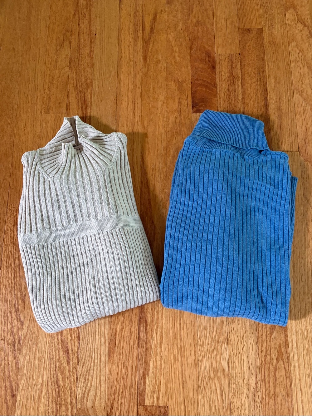 2 Men's Ribbed Knit Sweaters - Cream & Blue, size Large